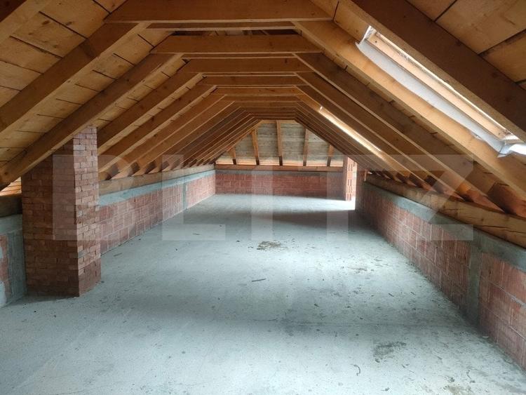 Casă individuală cu 8 camere cu Teren 770 Mp în Marginea
