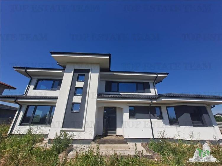 Casă individuală cu 6 camere cu Teren 1000 Mp în Corbeanca
