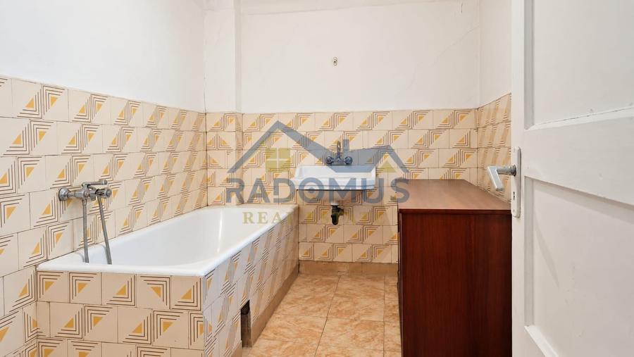 Casă individuală cu 7 camere cu Canalizare în Bărcănești