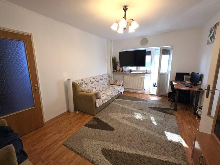 Apartament cu 4 camere semidecomandat în Brâncoveanu