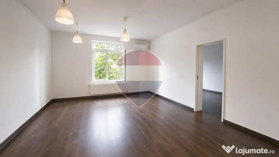 Casă cu 4 camere cu Teren 50 Mp în Romană