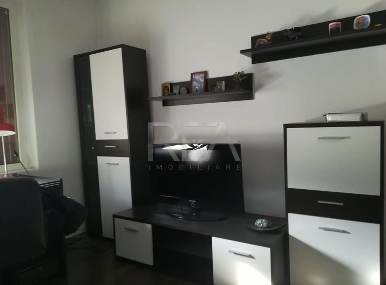 Apartament cu 4 camere decomandat, mobilat în Lujerului