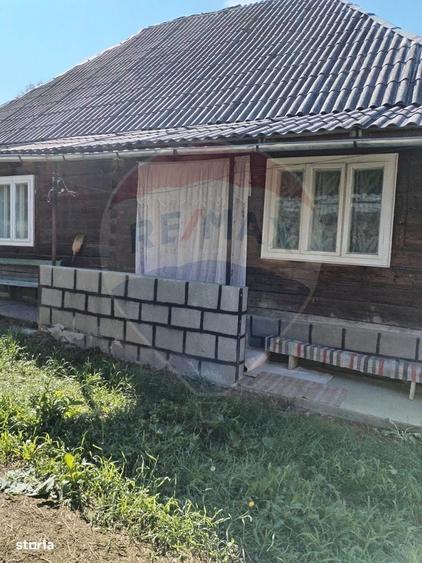 Casă cu 4 camere cu Teren 712 Mp în Călinești