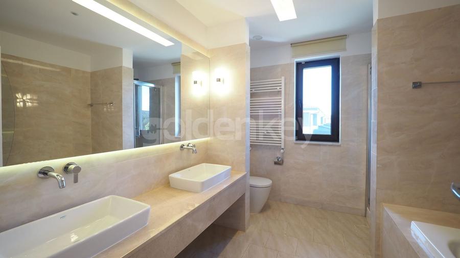 Duplex cu 5 camere cu Canalizare în Pipera