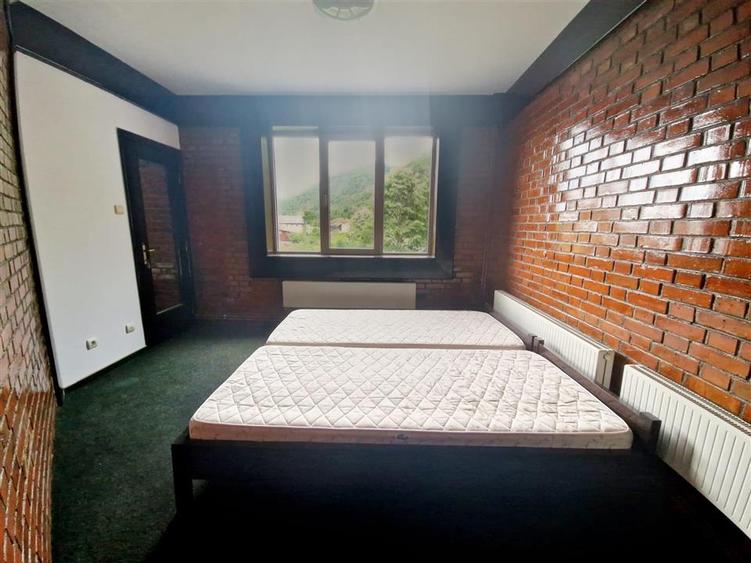 Hotel/Pensiune, de 713.94000244141 mp, în Eșelnița