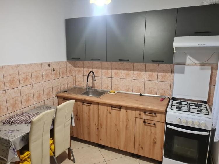 Apartament cu 2 camere decomandat, mobilat în Podu Roș