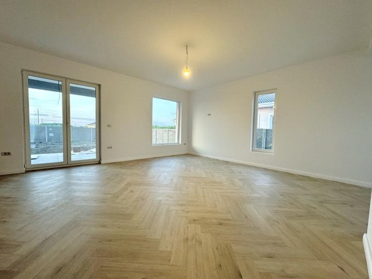 Duplex cu 4 camere cu Canalizare în Remetea Mare