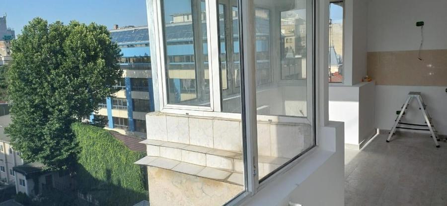 Apartament cu 3 camere semidecomandat în P-ța Romană
