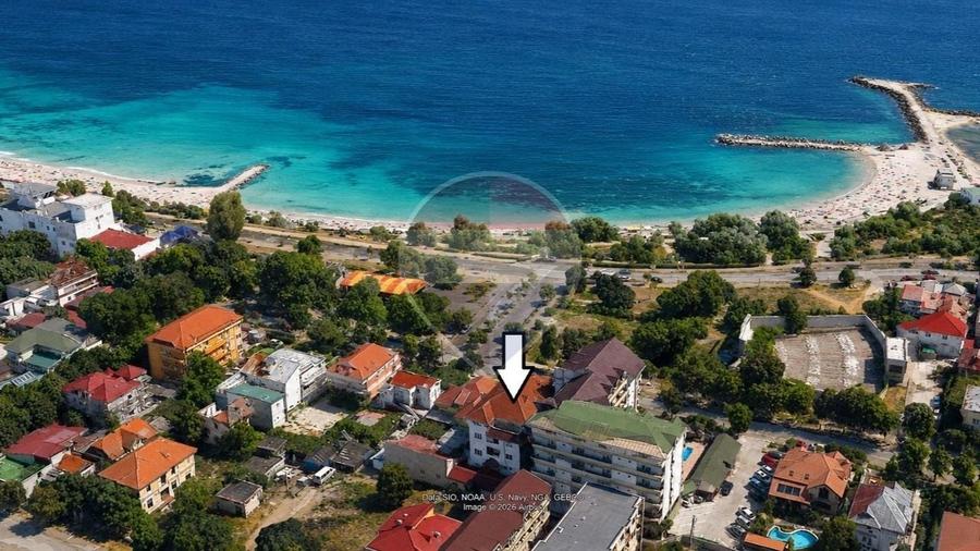 Apartament cu 3 camere, mobilat în Est