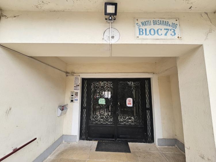Apartament cu 3 camere decomandat în Calea Călărașilor