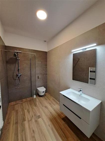Duplex cu 5 camere cu Canalizare în Iris