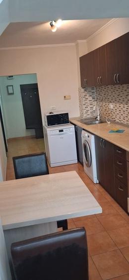 Apartament cu 3 camere decomandat în Florești