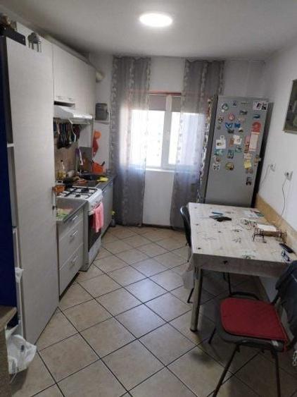 Apartament cu 3 camere decomandat, mobilat în Rahova