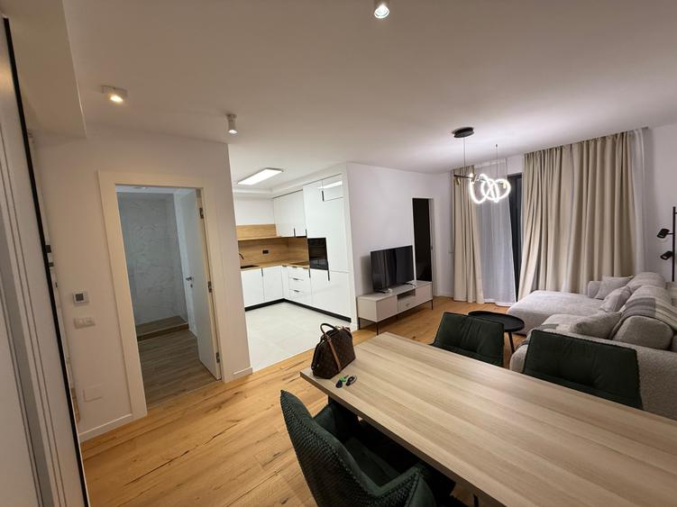 Apartament cu 2 camere semidecomandat în Aviației