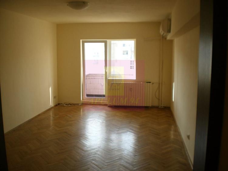 Apartament 3 camere pe bd Decebal stradal - 1