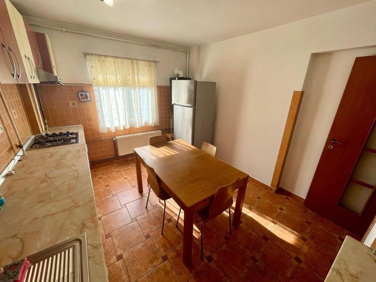 Apartament cu 3 camere decomandat, mobilat în Ultracentral