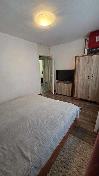 Apartament cu 3 camere decomandat, mobilat în Complex Studențesc
