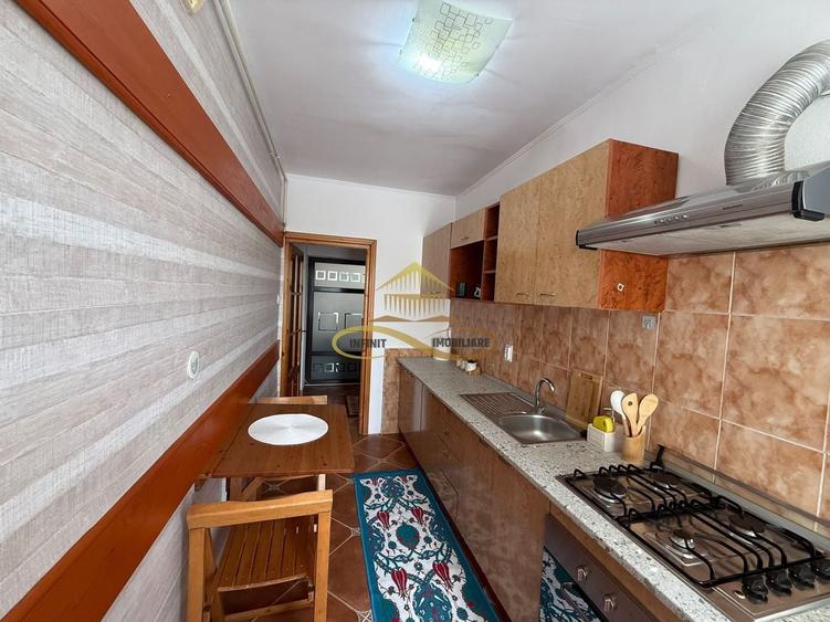 Apartament cu 3 camere decomandat, mobilat în Central