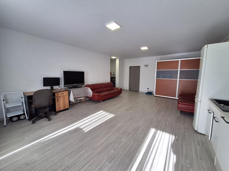Apartament cu 2 camere semidecomandat, mobilat în Florești — fotografia 3