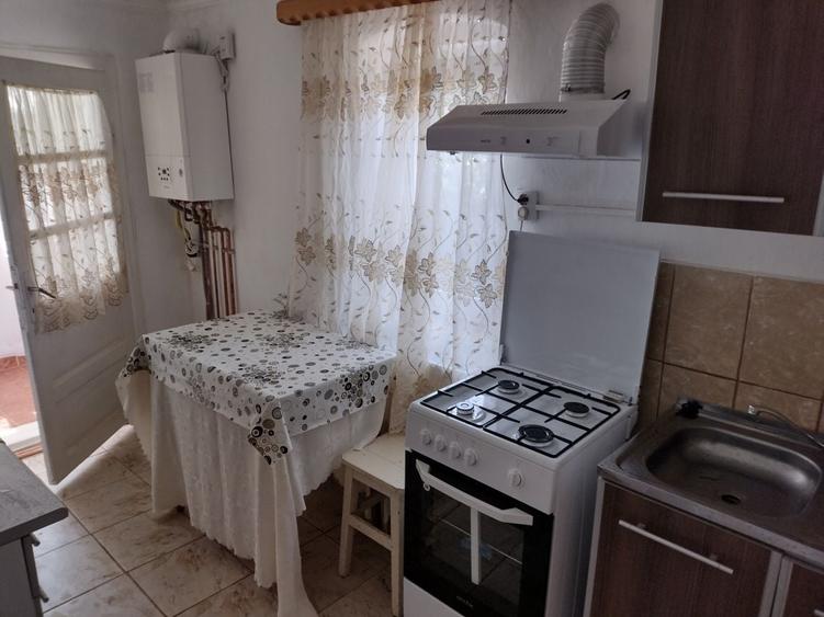 Casă cu 3 camere în Dobrogostea