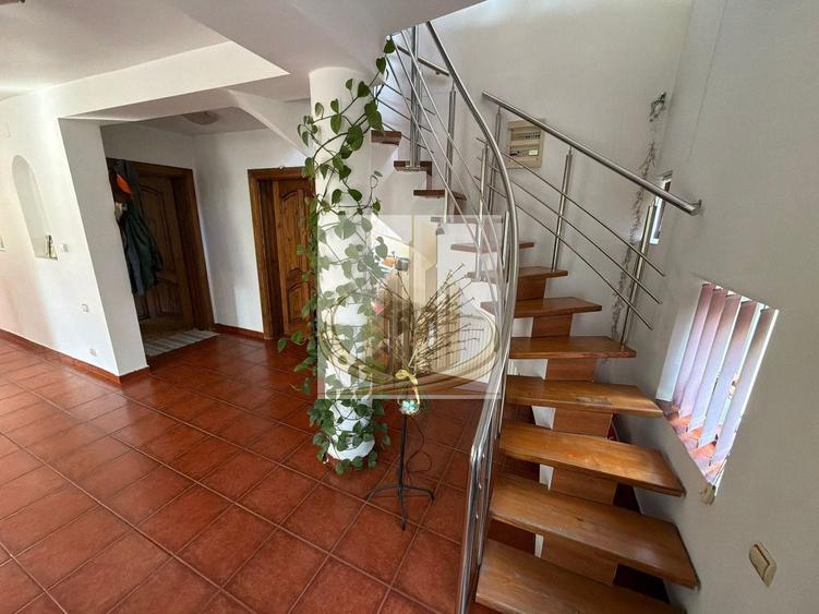 Casă individuală cu 4 camere cu Canalizare în Lipovei