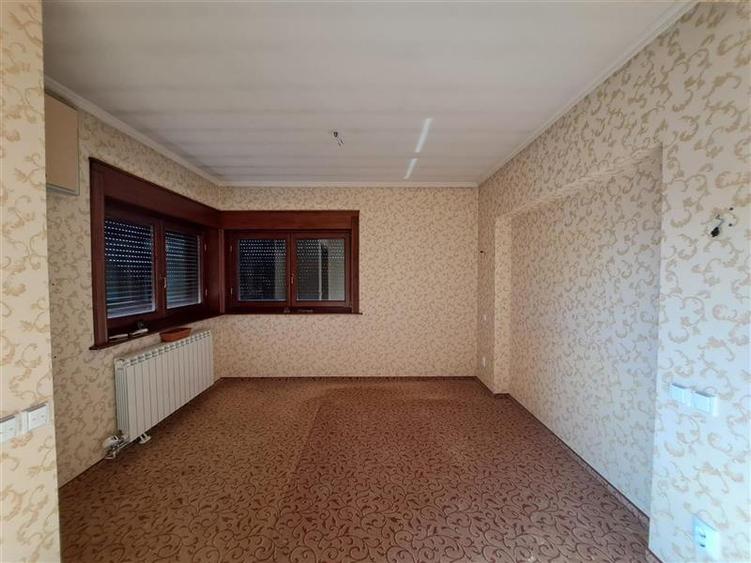 Casă individuală cu 10 camere cu Canalizare în Grigorescu