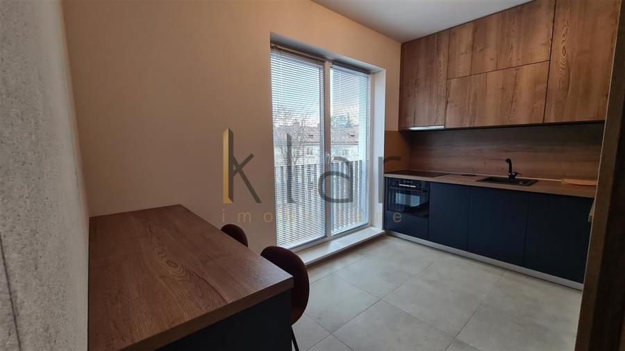 Apartament cu 3 camere semidecomandat, mobilat în Mărăști