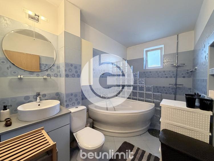 Apartament cu 3 camere decomandat, mobilat în Central