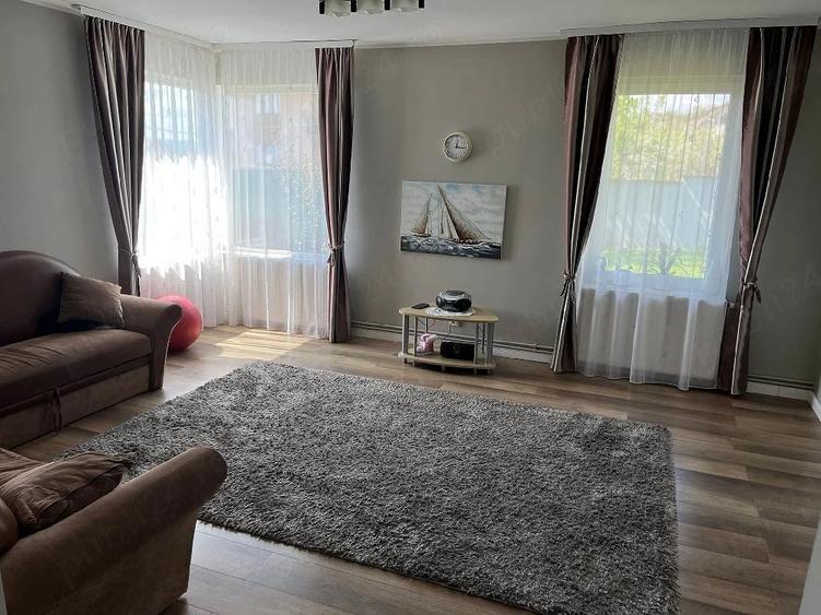 Casă cu 4 camere cu Teren 500 Mp în Central