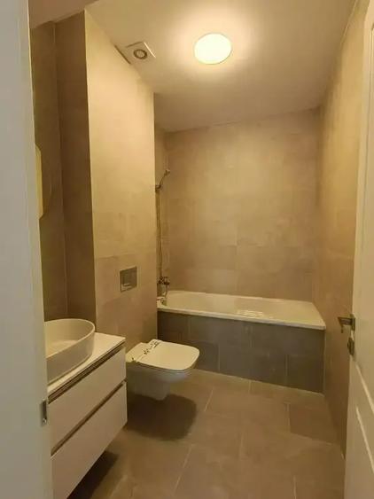 Apartament cu 4 camere semidecomandat în Armeneasca