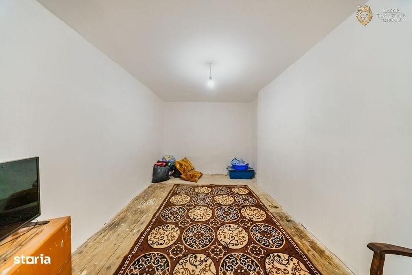 Casă cu 3 camere cu Teren 2880 Mp în Central