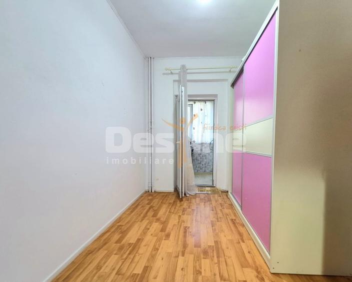Apartament cu 3 camere semidecomandat în Tomis III
