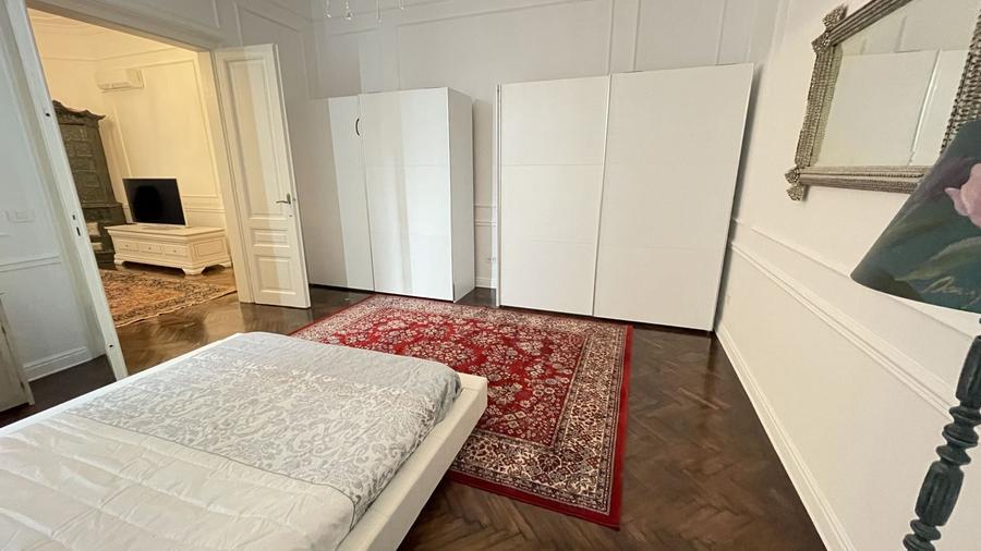 Apartament cu 3 camere semidecomandat, mobilat în Neptun