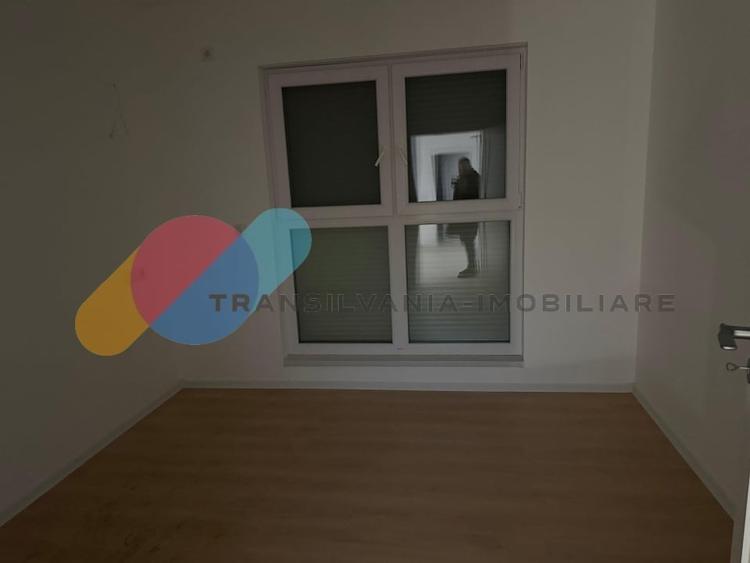 Duplex cu 4 camere cu Canalizare în Dâmbul Rotund