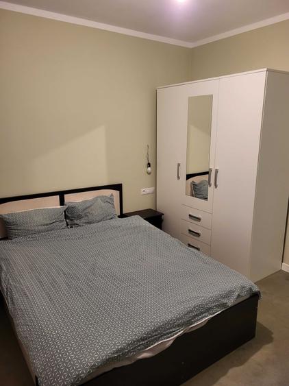 Apartament cu 3 camere decomandat în Florești