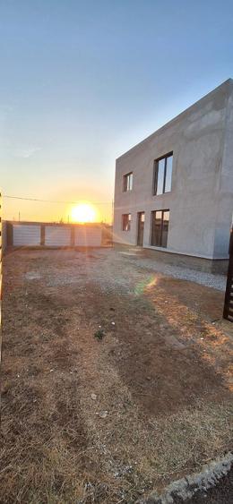 Casă cu 4 camere cu Teren 270 Mp în Periferie