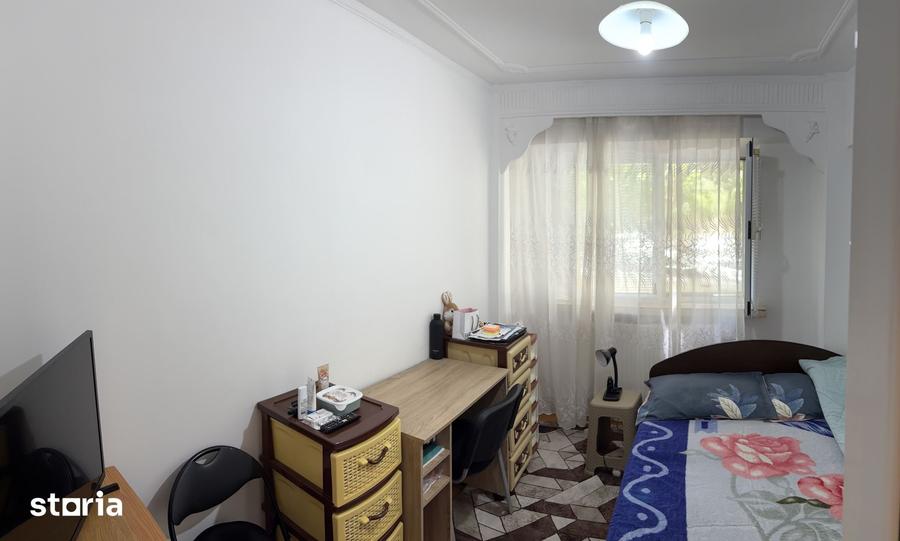Apartament cu 3 camere decomandat în Prundu