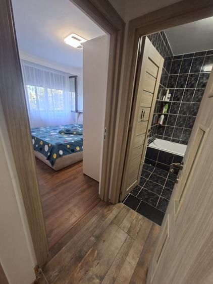 Apartament cu 3 camere semidecomandat în Craiovei