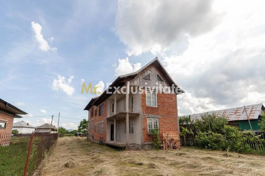 Casă cu 5 camere cu Teren 1093 Mp în Domnești