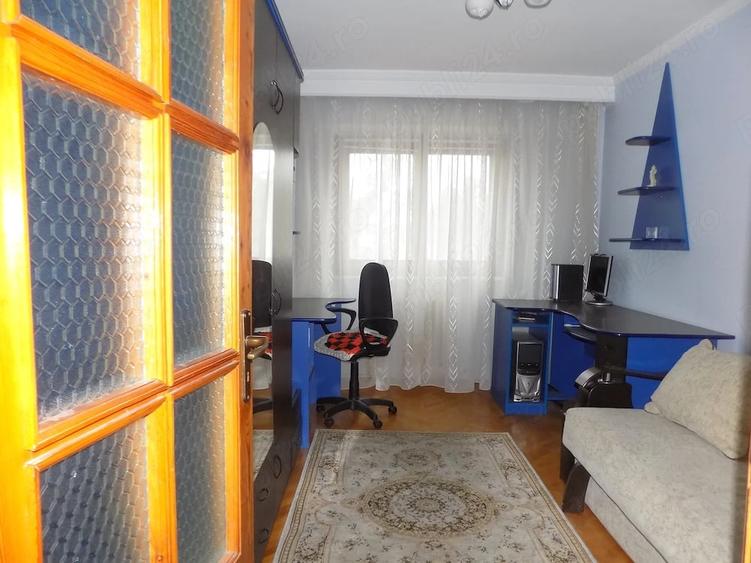 Apartament cu 3 camere decomandat în Buzaului