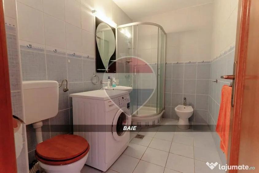 Apartament cu 7 camere decomandat în Central