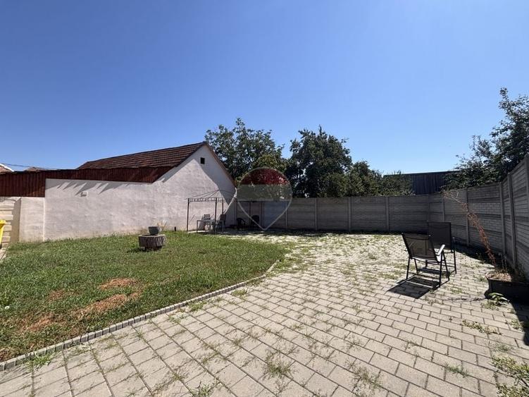 Casă individuală cu 9 camere cu Teren 373 Mp în Lazaret