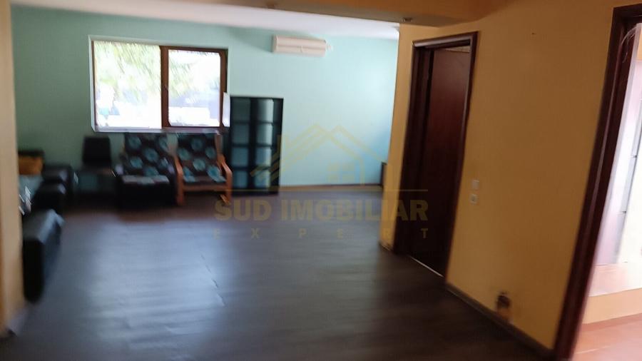 Casă individuală cu 6 camere cu Canalizare în Glina