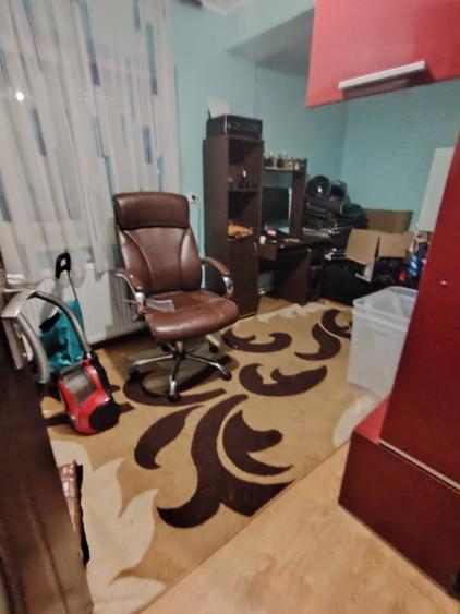 Apartament cu 3 camere decomandat în Florești