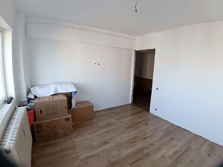 Apartament cu 4 camere decomandat în Pantelimon