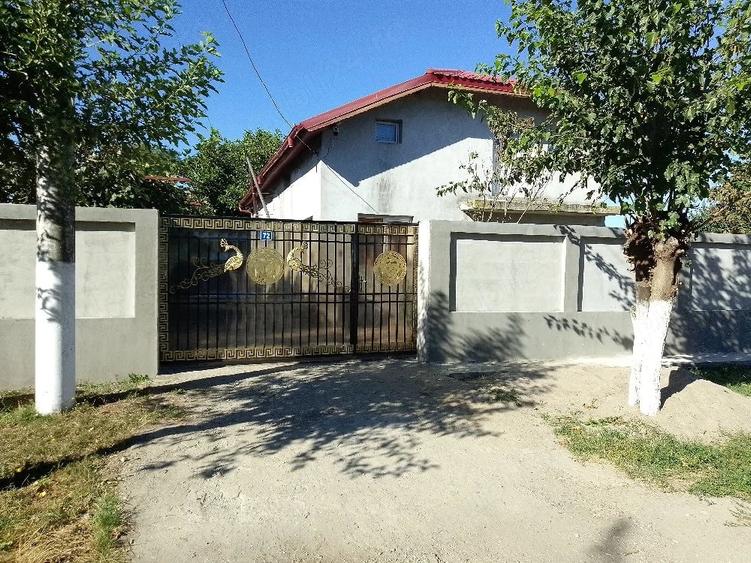 Casă cu 5 camere cu Teren 1000 Mp în Nana
