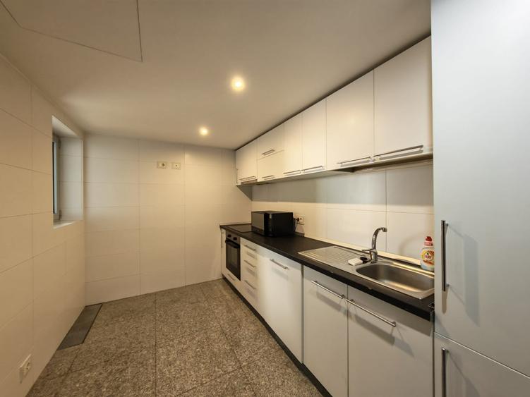 Apartament cu 2 camere decomandat, mobilat în Arcul de Triumf