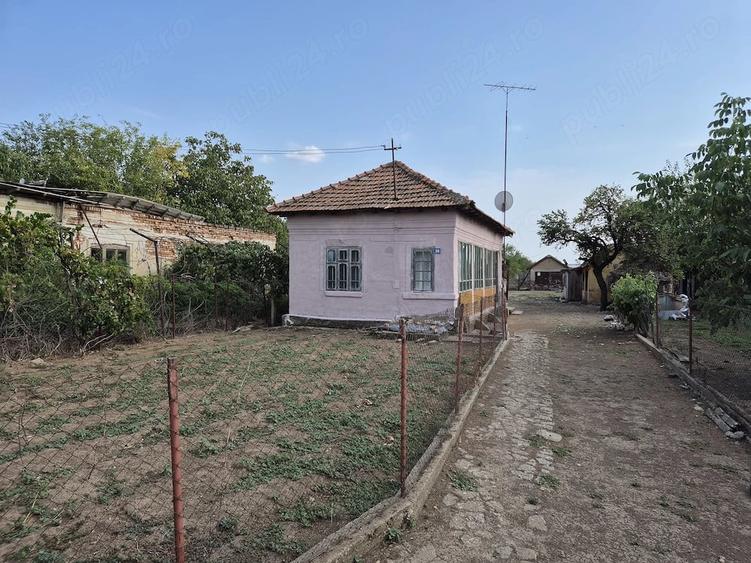 Casă cu 3 camere cu Teren 2811 Mp în Coteana