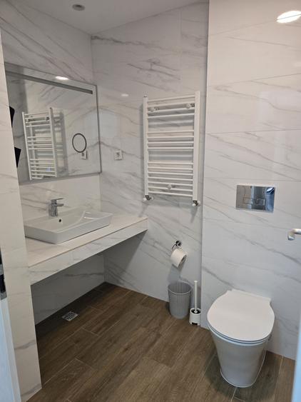 Apartament cu 3 camere decomandat în Obor