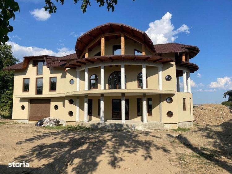 Casă cu 4 camere în Zvoriștea